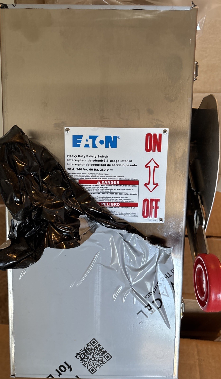 Eaton Heavy Duty Safety Switch DH321NWK 30A 240V Stainless Steel Fusible Nema 4 Eaton Heavy Duty Safety Switch DH321NWK 30A 240V Stainless Steel Fusible Nema 4
