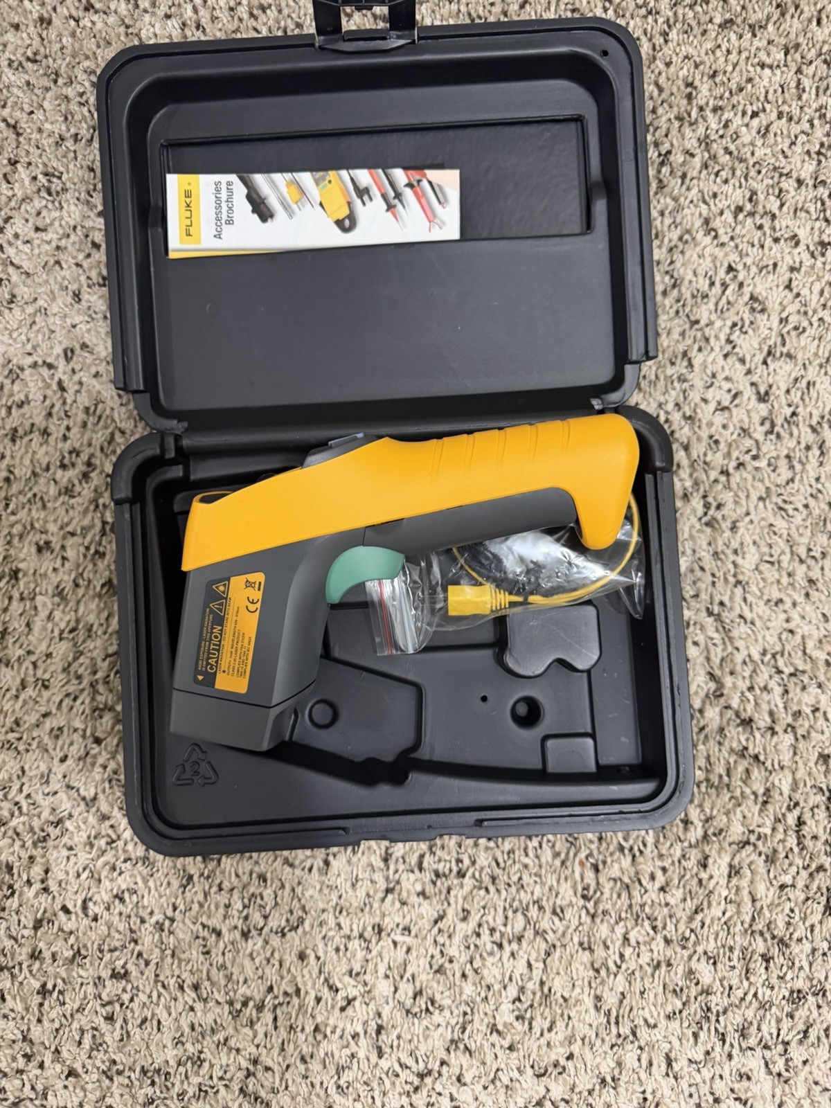 Fluke 561 IR Thermometer HVAC Pro 12:1 Laser WITH Hard Case AND MANUAL NEW