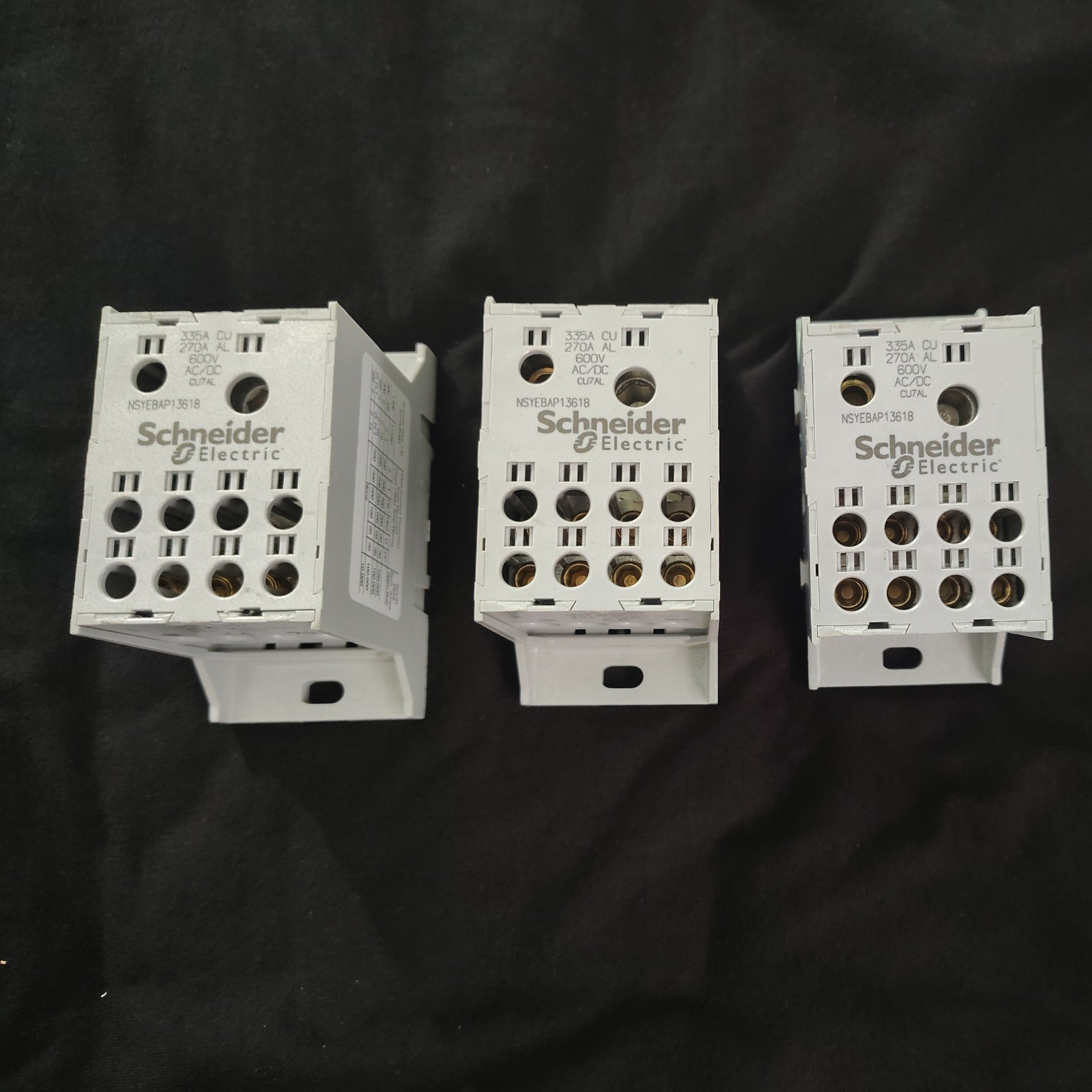 (Lot of 3 )Schneider Electric NSYEBAP13618 Power Distribution Block 600V (Lot of 3 )Schneider Electric NSYEBAP13618 Power Distribution Block 600V
