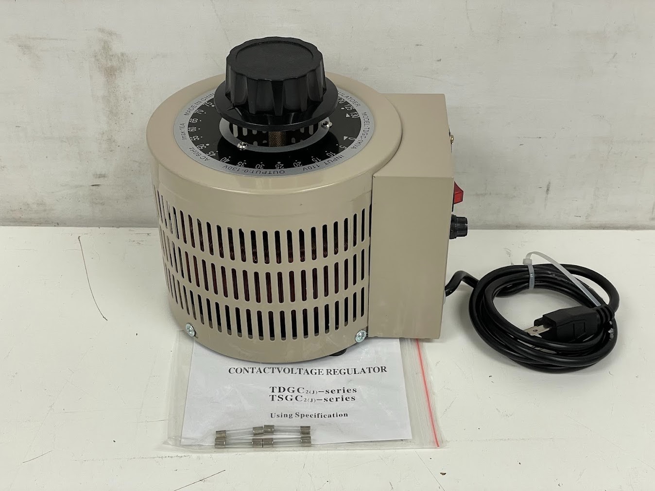 LVYUAN Variable Transformer Variable Voltage Regulator, 0-130V Output, 110V-120V