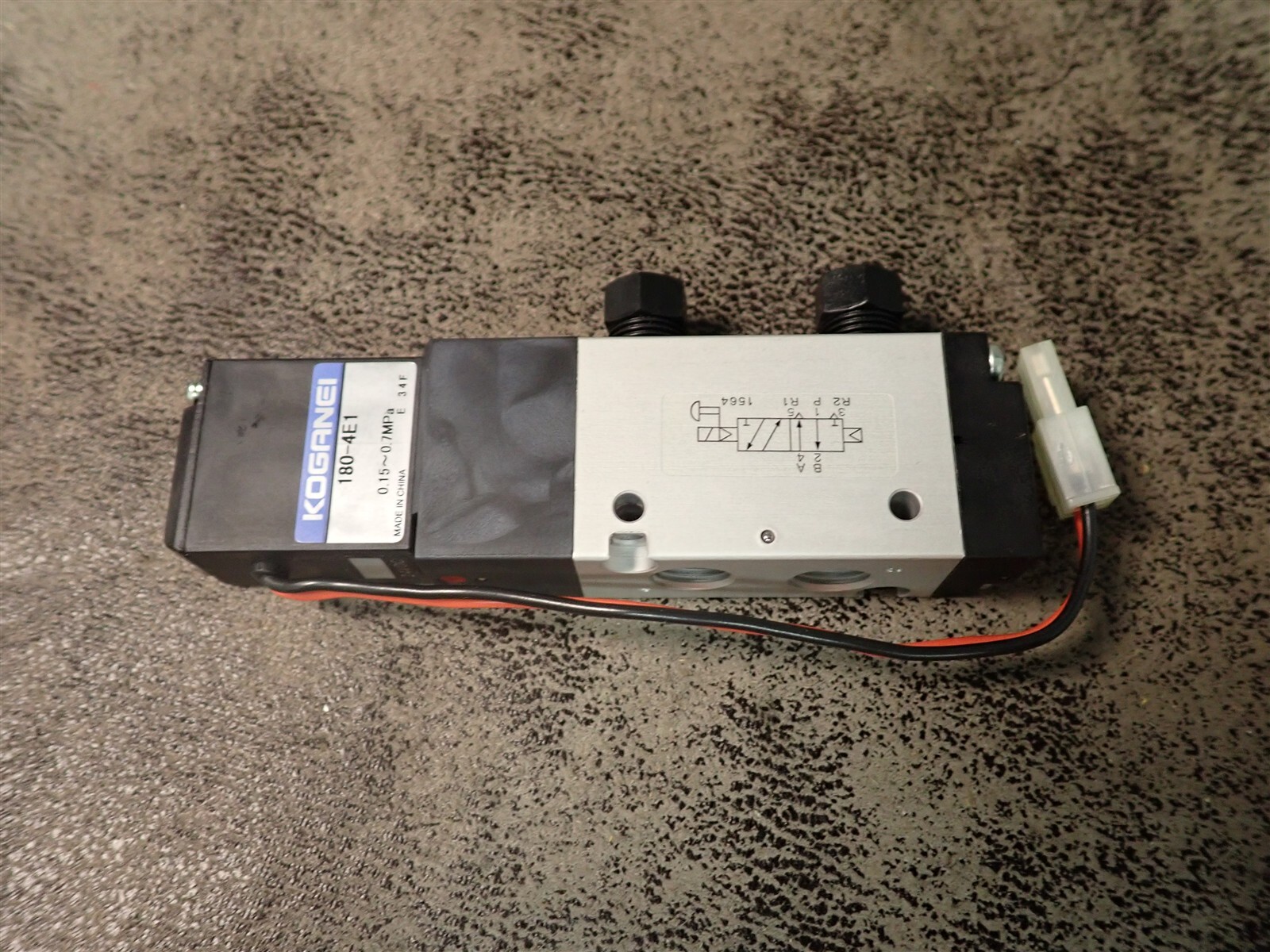 NEW Koganei 180-4E1 Pneumatic Solenoid Valve (BN442) NEW Koganei 180-4E1 Pneumatic Solenoid Valve (BN442)