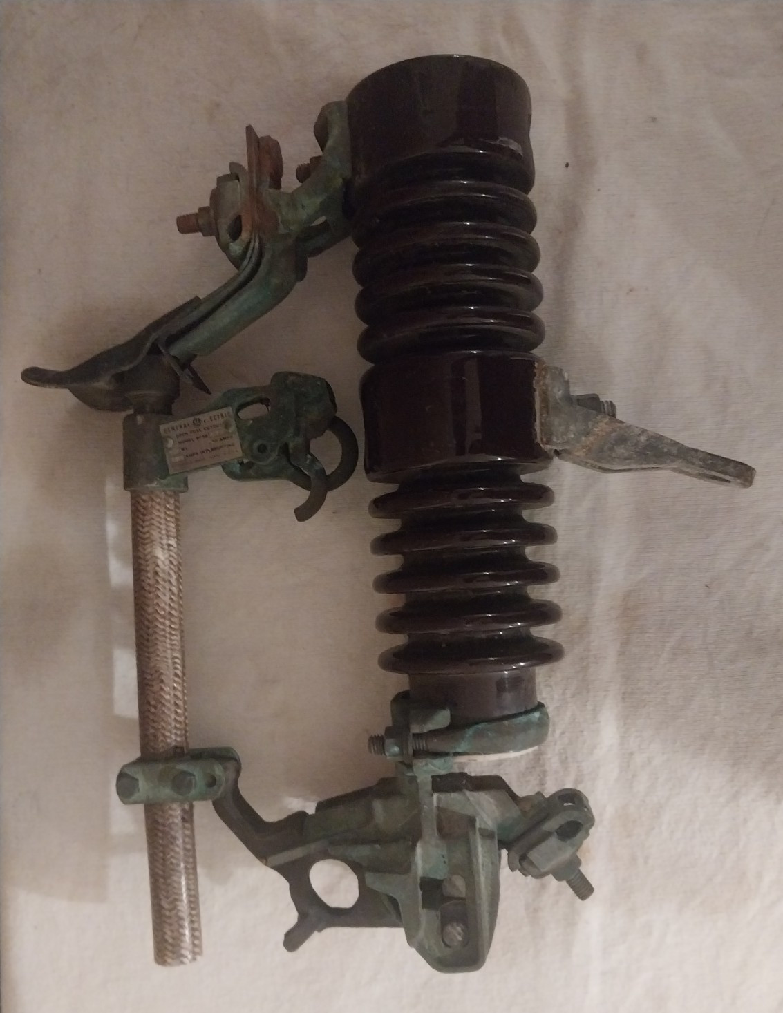 Vintage General Electric 100A High-Voltage Electrical Fuse Cutout Model 9F3KG7 Vintage General Electric 100A High-Voltage Electrical Fuse Cutout Model 9F3KG7