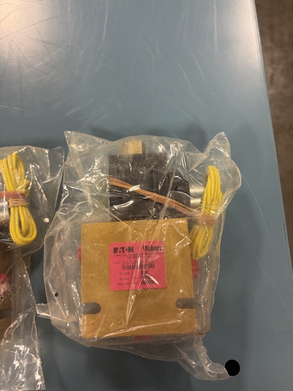 NEW EATON VICKERS HYDRAULIC DIRECTIONAL VALVE SV4-10-3M-6H-115AP NEW EATON VICKERS HYDRAULIC DIRECTIONAL VALVE SV4-10-3M-6H-115AP