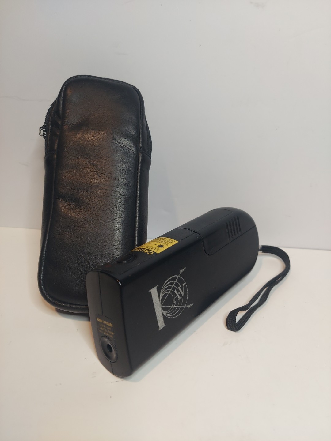 VINTAGE Hitachi HeNe Helium-Neon Gas Laser Pointer Model KAV - WORKING WITH CASE VINTAGE Hitachi HeNe Helium-Neon Gas Laser Pointer Model KAV - WORKING WITH CASE