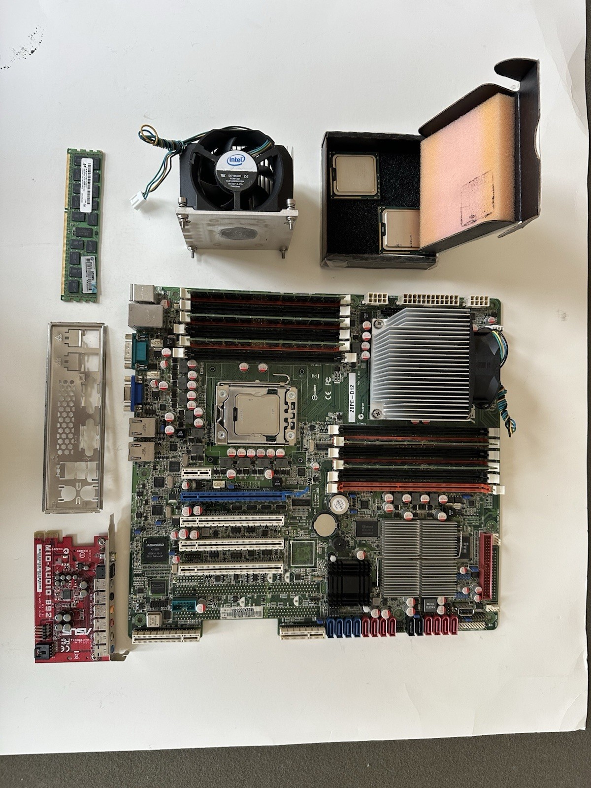ASUS Z8PE-D12 Bundle Dual Xeon L5640 48GB RAM MIO-Audio 892, IO Shield, E5504 ASUS Z8PE-D12 Bundle Dual Xeon L5640 48GB RAM MIO-Audio 892, IO Shield, E5504