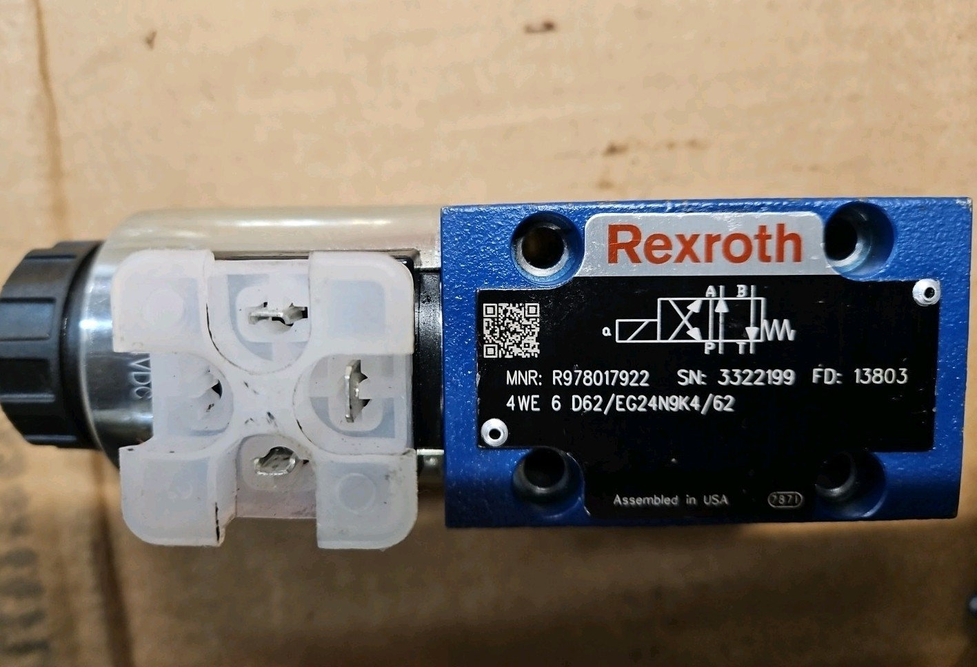 Rexroth 4WE 6 D62/EG24N9K4 Directional Control Valve R978017922 Solenoid Valve Rexroth 4WE 6 D62/EG24N9K4 Directional Control Valve R978017922 Solenoid Valve