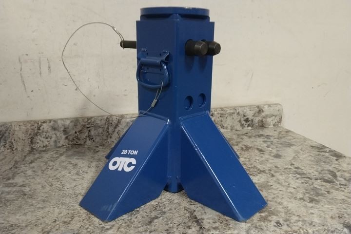 OTC S020 20 Ton Capacity 24 In Max Extended Height Heavy Duty Jack Stand