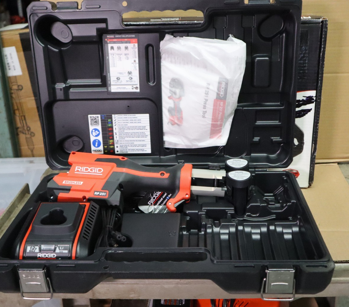 Ridgid 78178 RP 251 Press Tool Battery Kit (NO JAWS) 2 Batteries Charger Case Ridgid 78178 RP 251 Press Tool Battery Kit (NO JAWS) 2 Batteries Charger Case