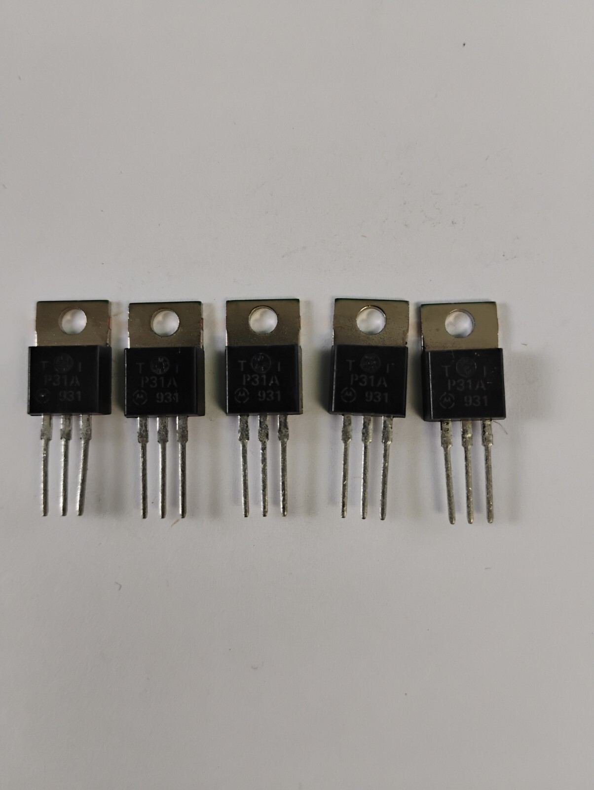 5 pcs Motorola TIP31A NPN Power Transistor 3A 60V TO-220 5 pcs Motorola TIP31A NPN Power Transistor 3A 60V TO-220