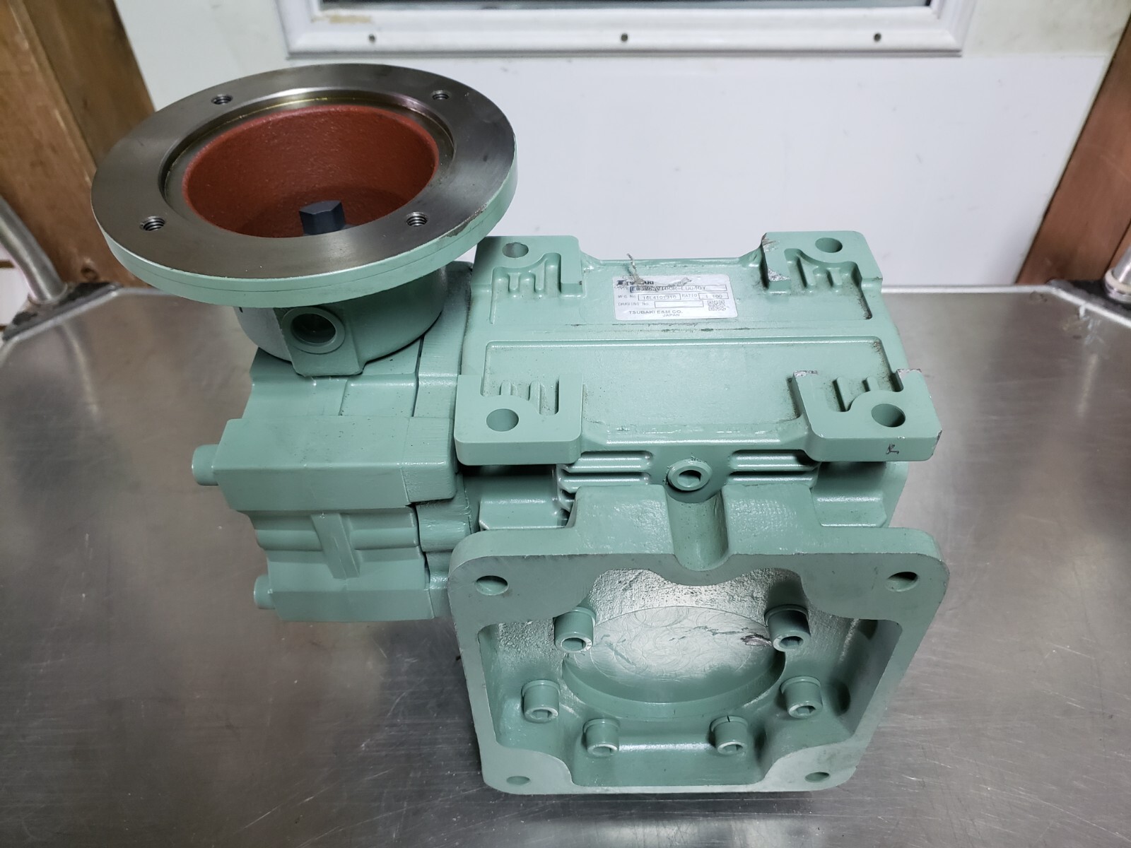 TSUBAKI EWJM63V100R-LU040Y 1:100 RATIO RIGHT ANGLE GEAR REDUCER NNB