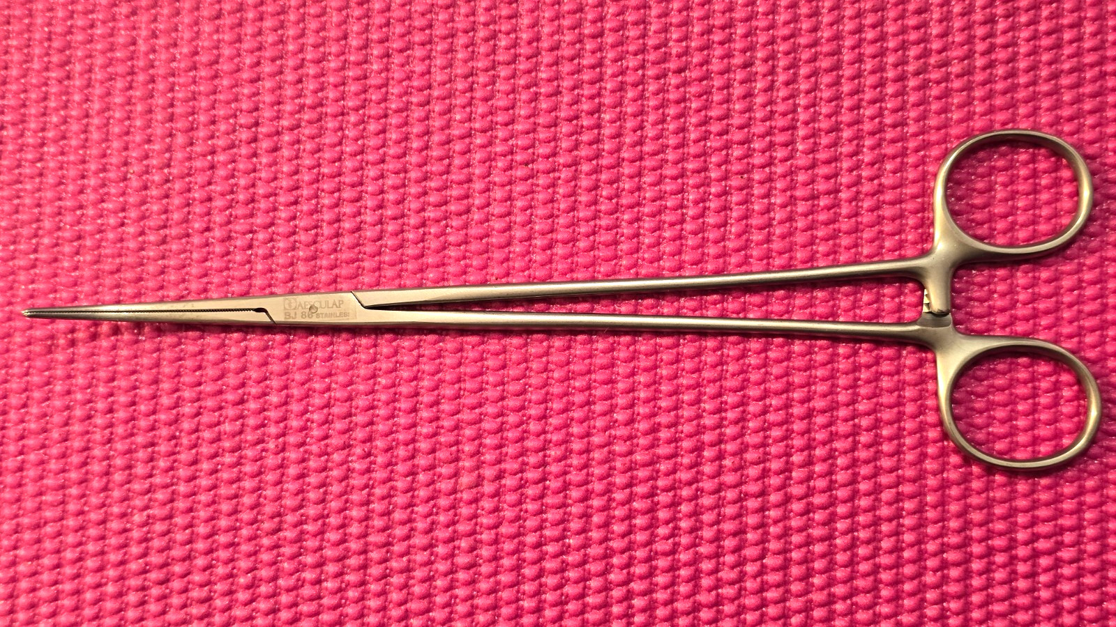 Aesculap Surgical 23cm Dissecting and Ligature Forceps Curved