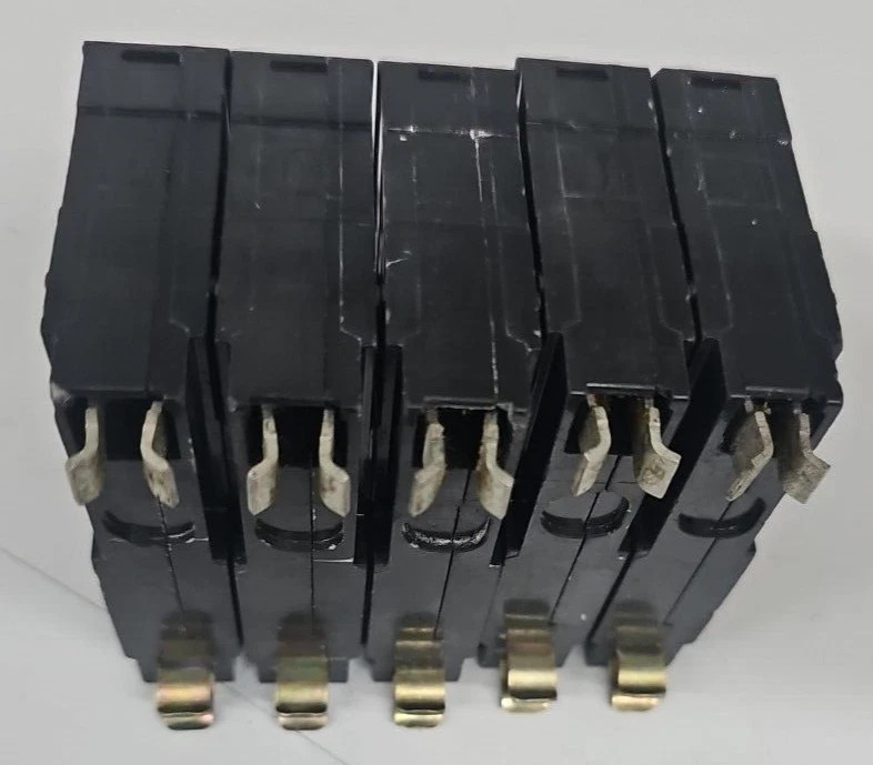 SQUARE D QO120 CIRCUIT BREAKER 1 pole 20 amp 120/240V SQUARE D QO120 CIRCUIT BREAKER 1 pole 20 amp 120/240V
