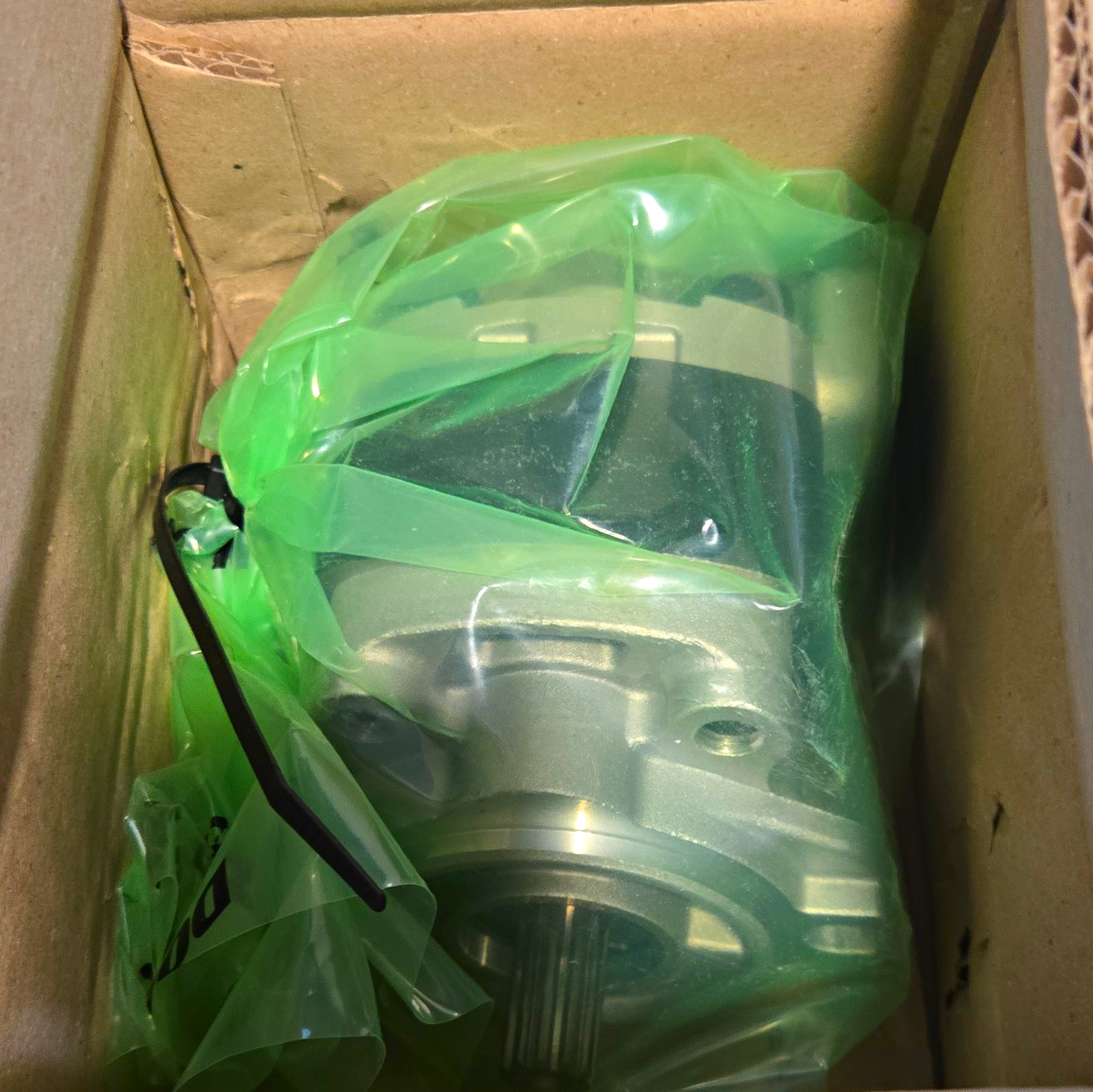 Doosan Bobcat Genuine Parts Main Hydraulic Gear Pump D518253 Doosan Bobcat Genuine Parts Main Hydraulic Gear Pump D518253