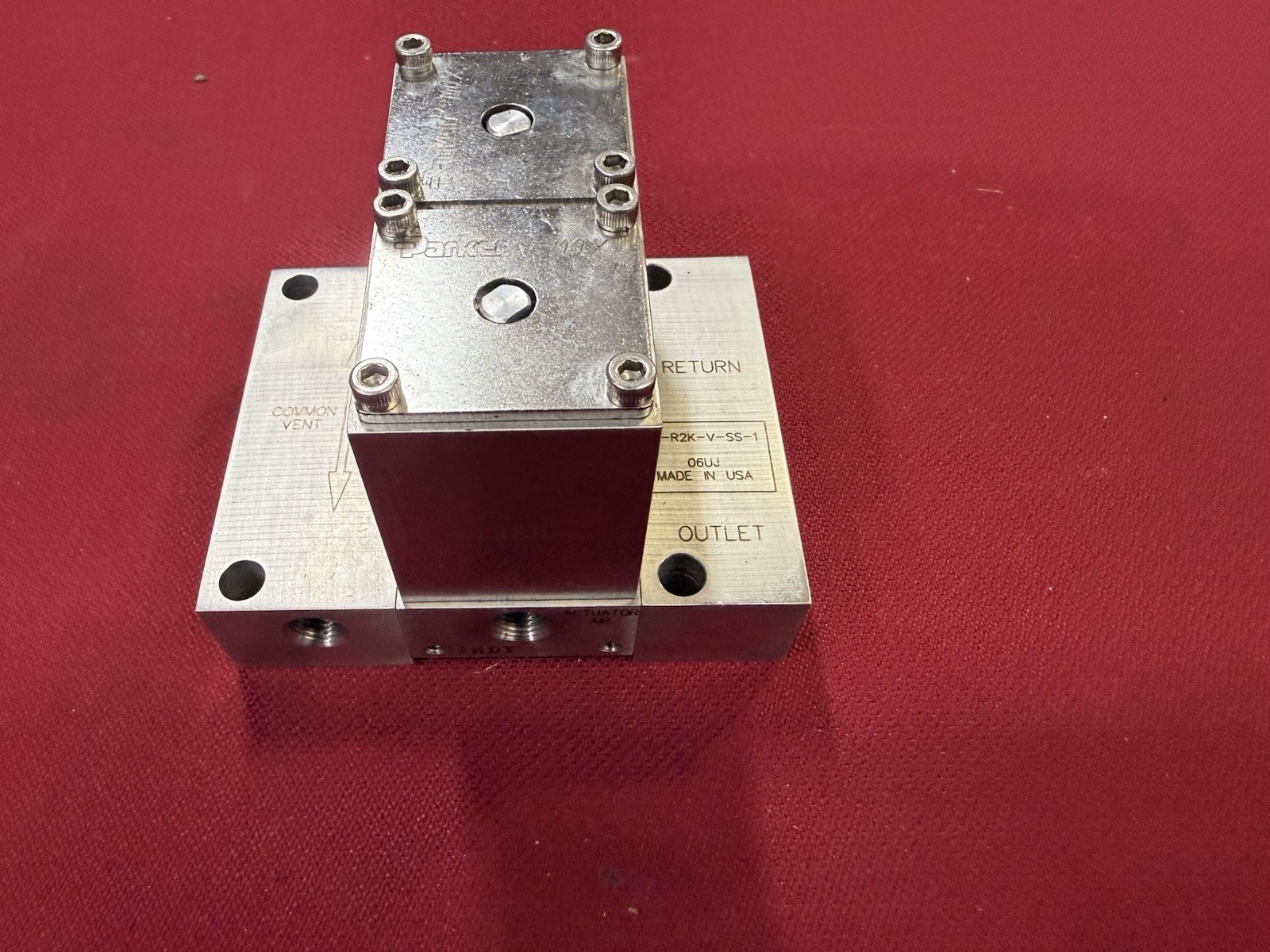 PARKER 2F-R2K-V-SS-1 STREAM SWITCHING NEEDLE VALVE 2FR2KVSS1