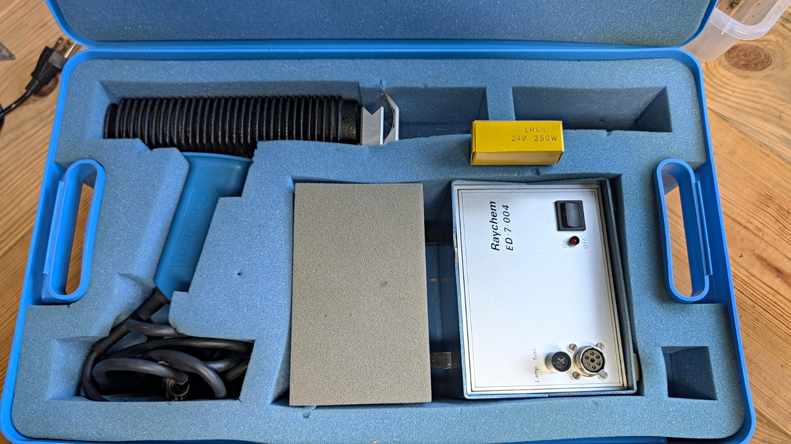 Raychem IR-3104 Mk2 MiniRay Infrared Heat Gun Kit ED-7-004 No Cable Tested Raychem IR-3104 Mk2 MiniRay Infrared Heat Gun Kit ED-7-004 No Cable Tested