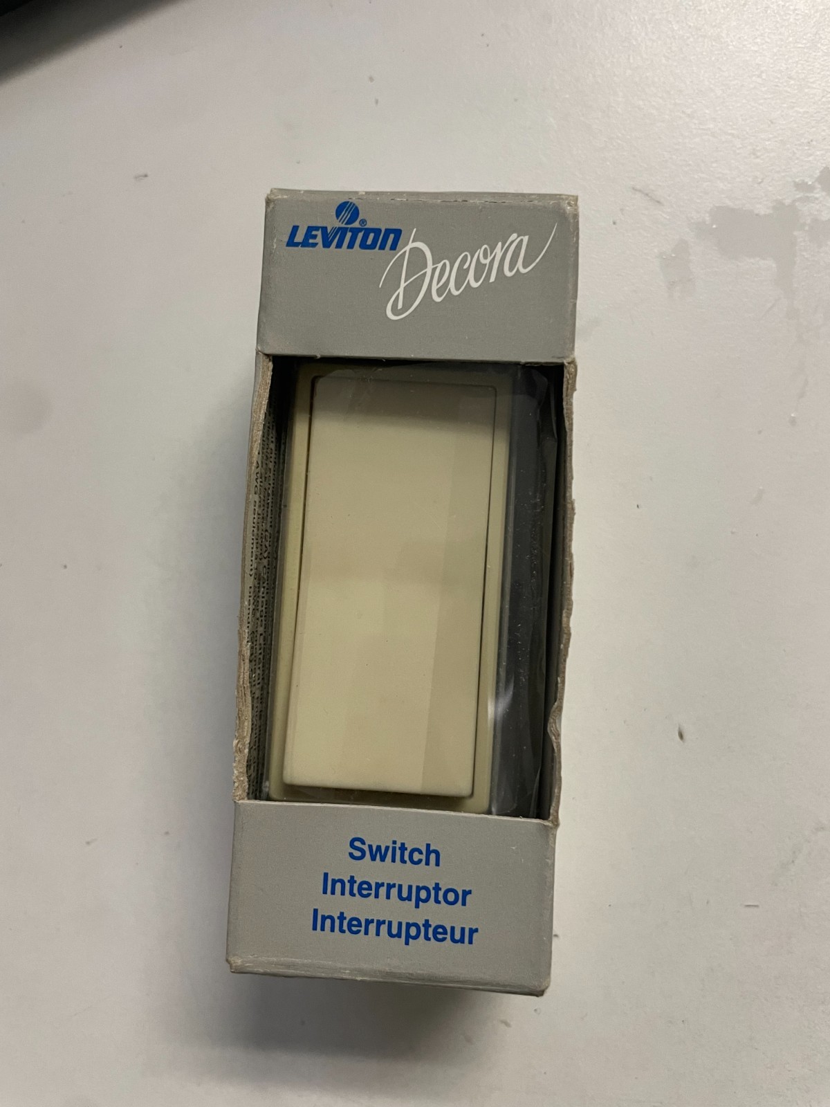 LEVITON 5601-2I DECORA SINGLE POLE ROCKER SWITCH 15A 120/277V IVORY 5 PC BOX
