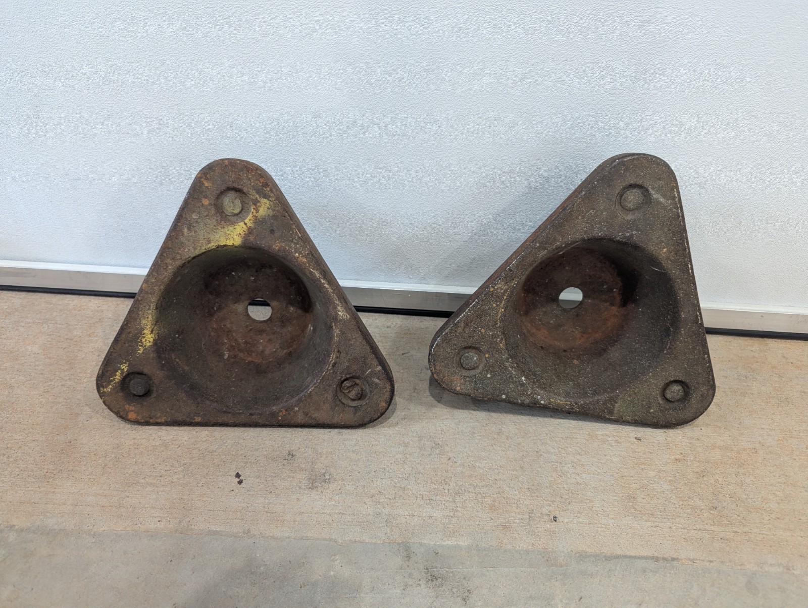 ๐บ๐ธ 2) Bond 2127 Vintage Cast Iron Triangular Cup Dolly With Hard Rubber Wheels ๐บ๐ธ 2) Bond 2127 Vintage Cast Iron Triangular Cup Dolly With Hard Rubber Wheels