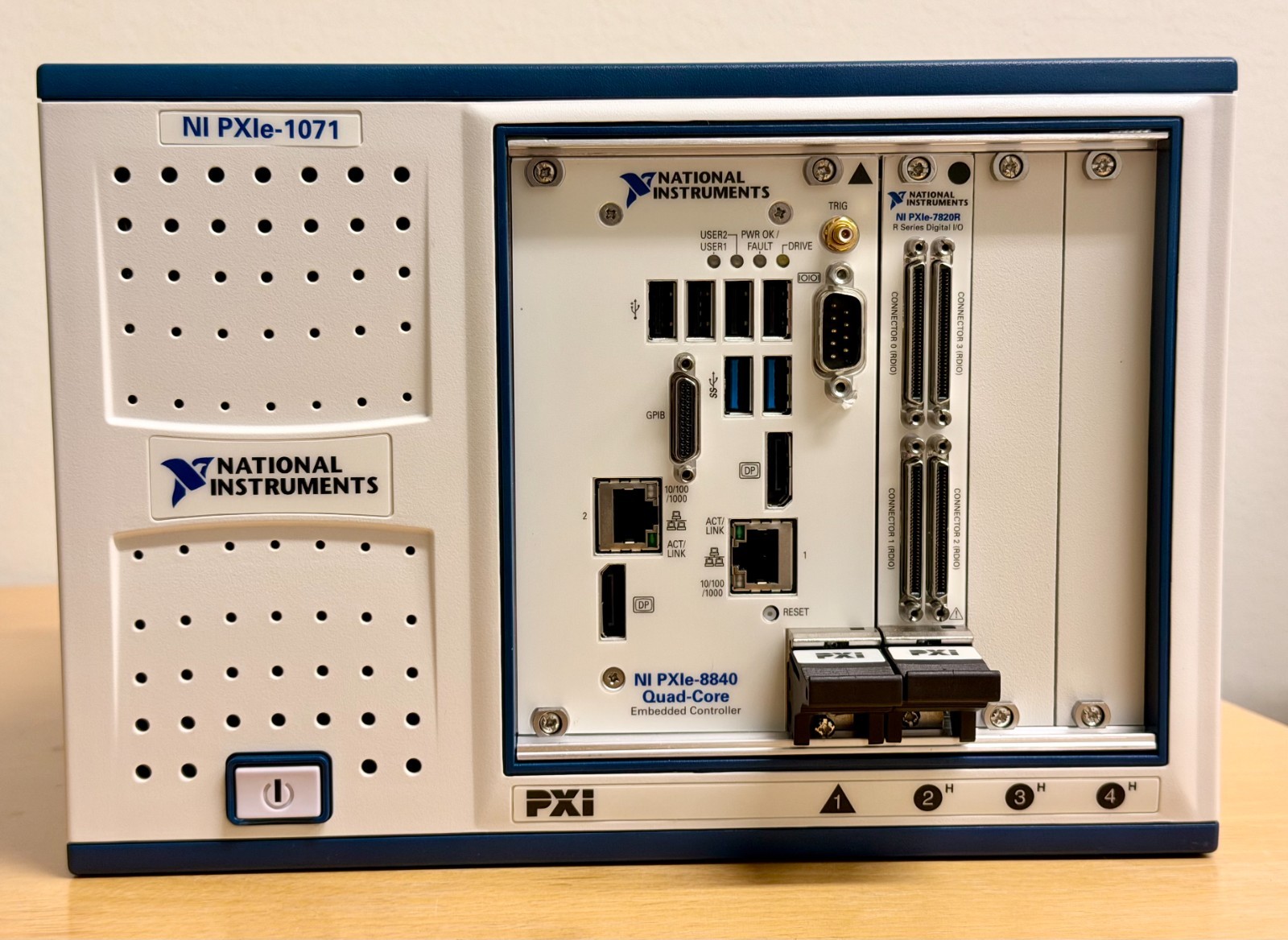 National Instruments PXIe 1071 PXIe-1071 Mainframe 4 Slot Chassis National Instruments PXIe 1071 PXIe-1071 Mainframe 4 Slot Chassis