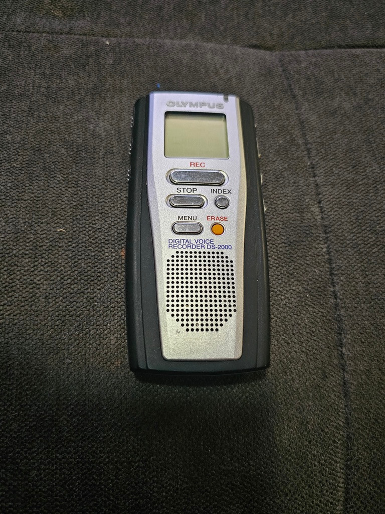 Olympus DS-2000 Handheld Digital Voice Recorder DS2000 w/ memory card. WORKING Olympus DS-2000 Handheld Digital Voice Recorder DS2000 w/ memory card. WORKING