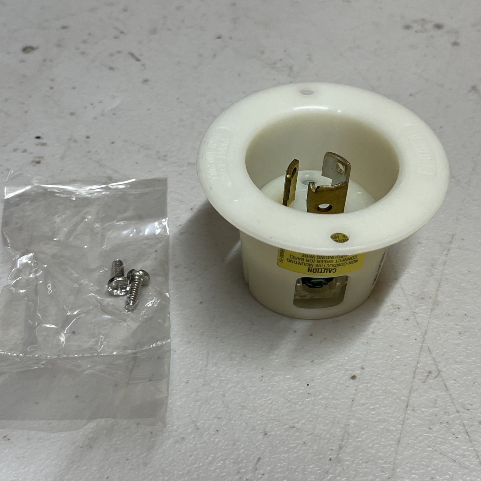 HUBBELL HBL4716C FLANGED INLET PLUG TWIST LOCK 2POLE 3WIRE 15AMP 125V