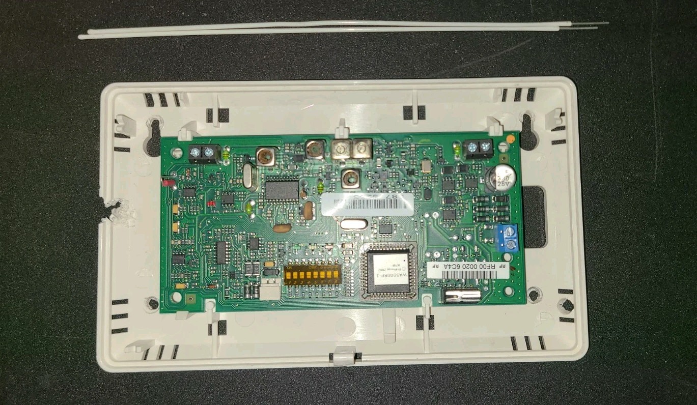 Honeywell 5800RP Repeater Board w/ Antennas & Manual Honeywell 5800RP Repeater Board w/ Antennas & Manual