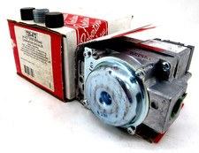 NEW ROBERTSHAW 720-472 GAS VALVE 24 VOLT 720472 picture