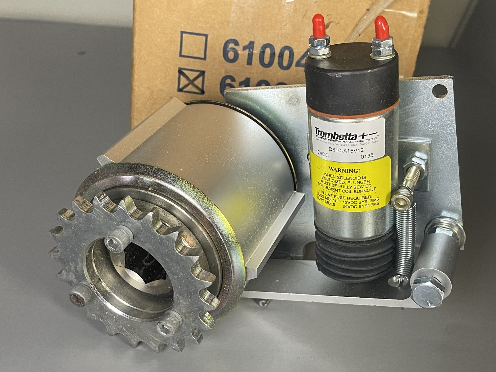 AGCO White 6100409 Planter Clutch Assembly 12V Solenoid D610-A15V12 NOS AGCO White 6100409 Planter Clutch Assembly 12V Solenoid D610-A15V12 NOS