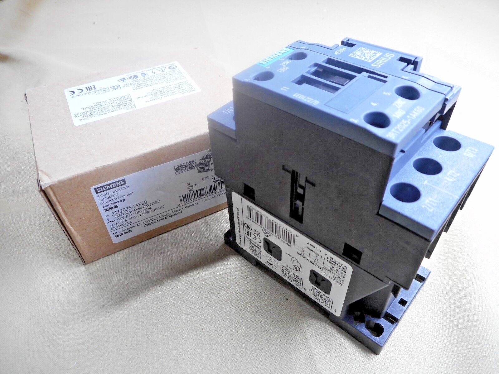 SIEMENS 3RT2025-1AK60 3-pole contactor (NIB)