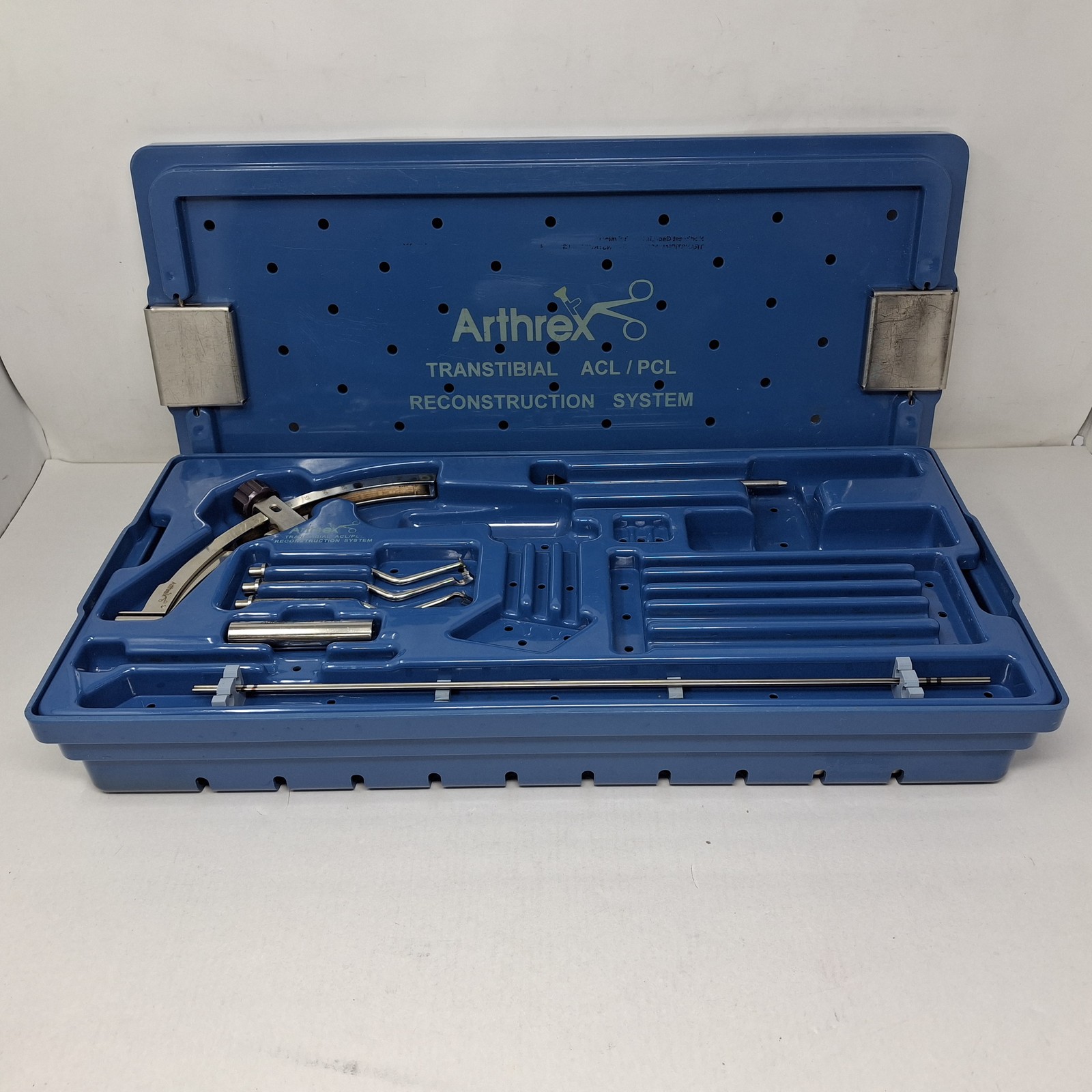 Arthrex Transtibial ACL/PCL Reconstruction System Arthrex Transtibial ACL/PCL Reconstruction System