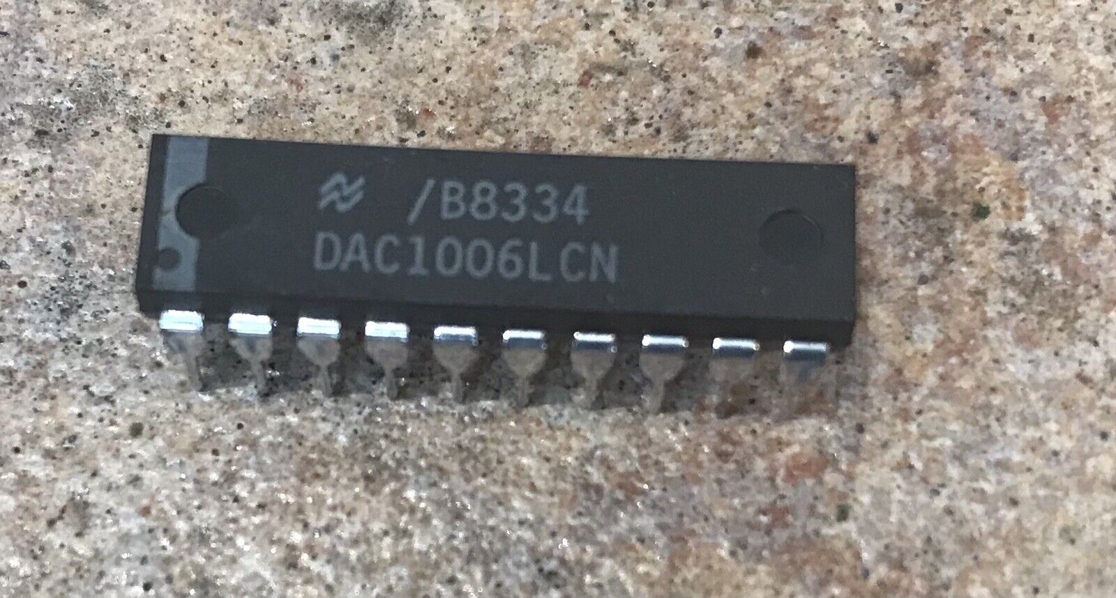 National Semiconductor DAC1006LCN 10-Bit D/A Converter PDIP20 X 1PC