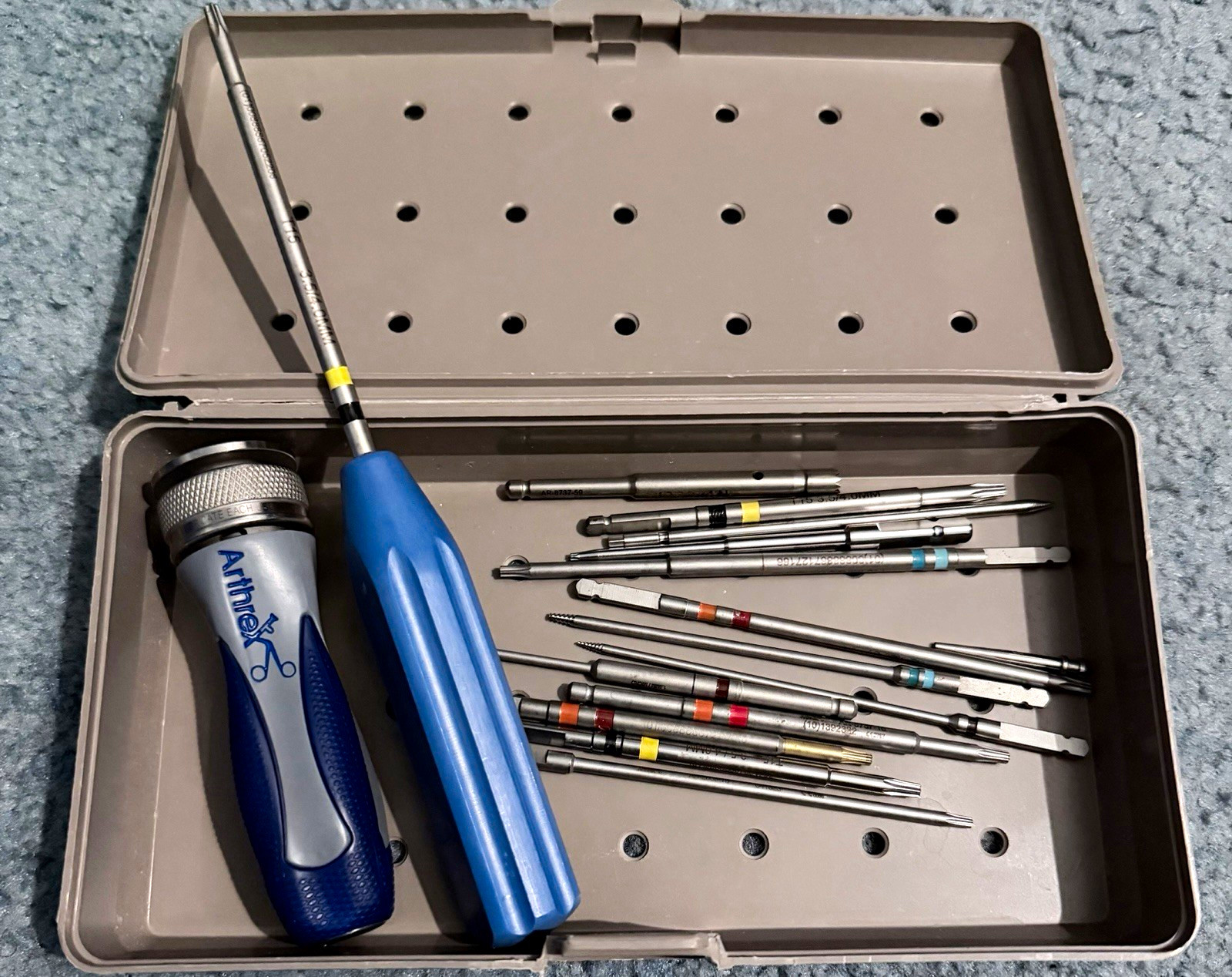 Arthrex 8950RH Orthopedic Screwdriver Driver Handle w/ Assorted Bits Case Arthrex 8950RH Orthopedic Screwdriver Driver Handle w/ Assorted Bits Case
