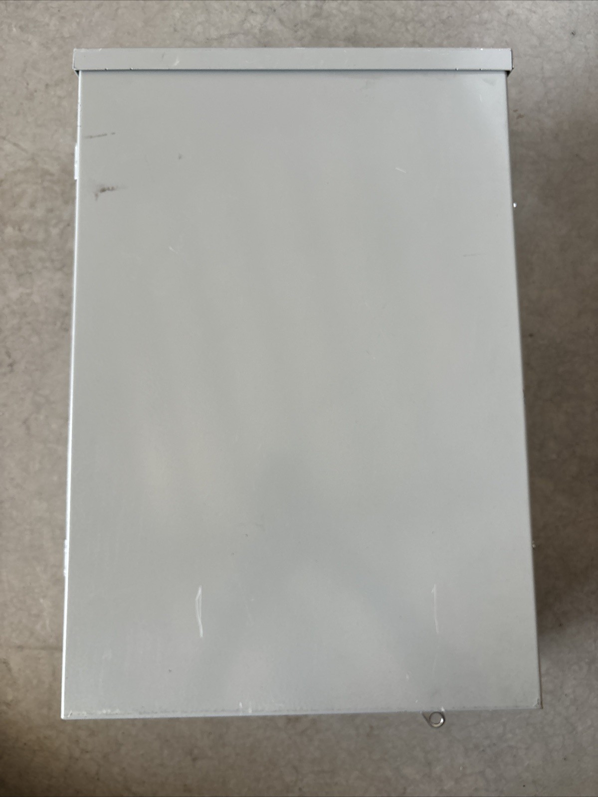 Eaton CHP24L125R Load Center Main Lug 125A 120/240V 1-P 24-Spaces 48-Circuits Eaton CHP24L125R Load Center Main Lug 125A 120/240V 1-P 24-Spaces 48-Circuits