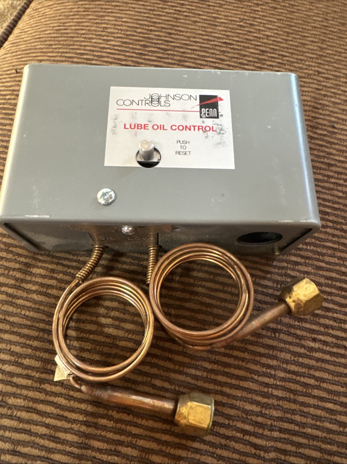 Johnson Controls Cutout Control P45NCA-12C Oil Control 7/60 PSI NEW
