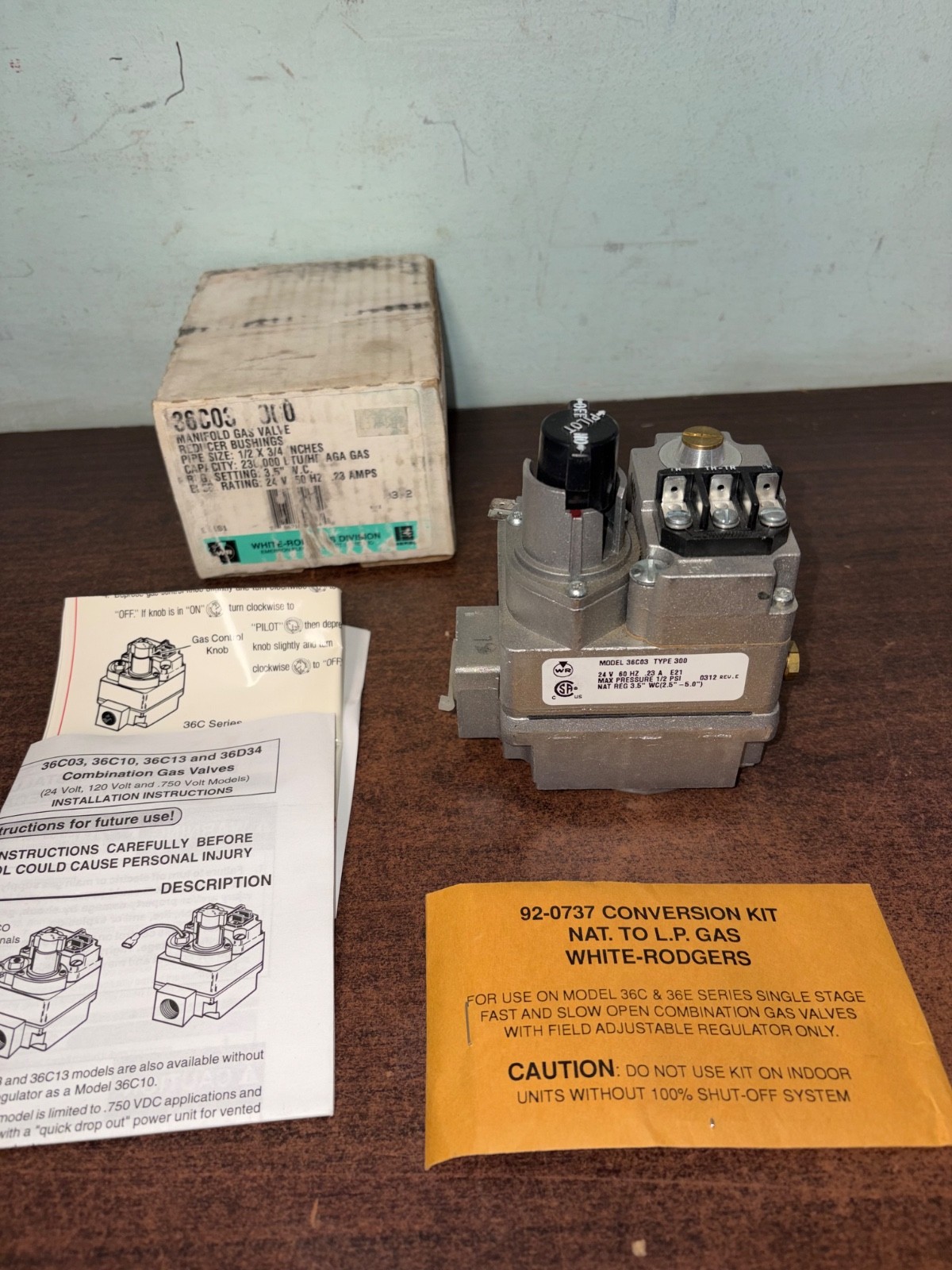 NOS WHITE RODGERS 36C03 300 MANIFOLD GAS CONTROL VALVE . B485 NOS WHITE RODGERS 36C03 300 MANIFOLD GAS CONTROL VALVE . B485