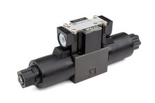 D03 Solenoid Valve 3 Pos Tandem 12 GPM 2.2A 115VAC Hyvair D03S-2C-115A-35 picture