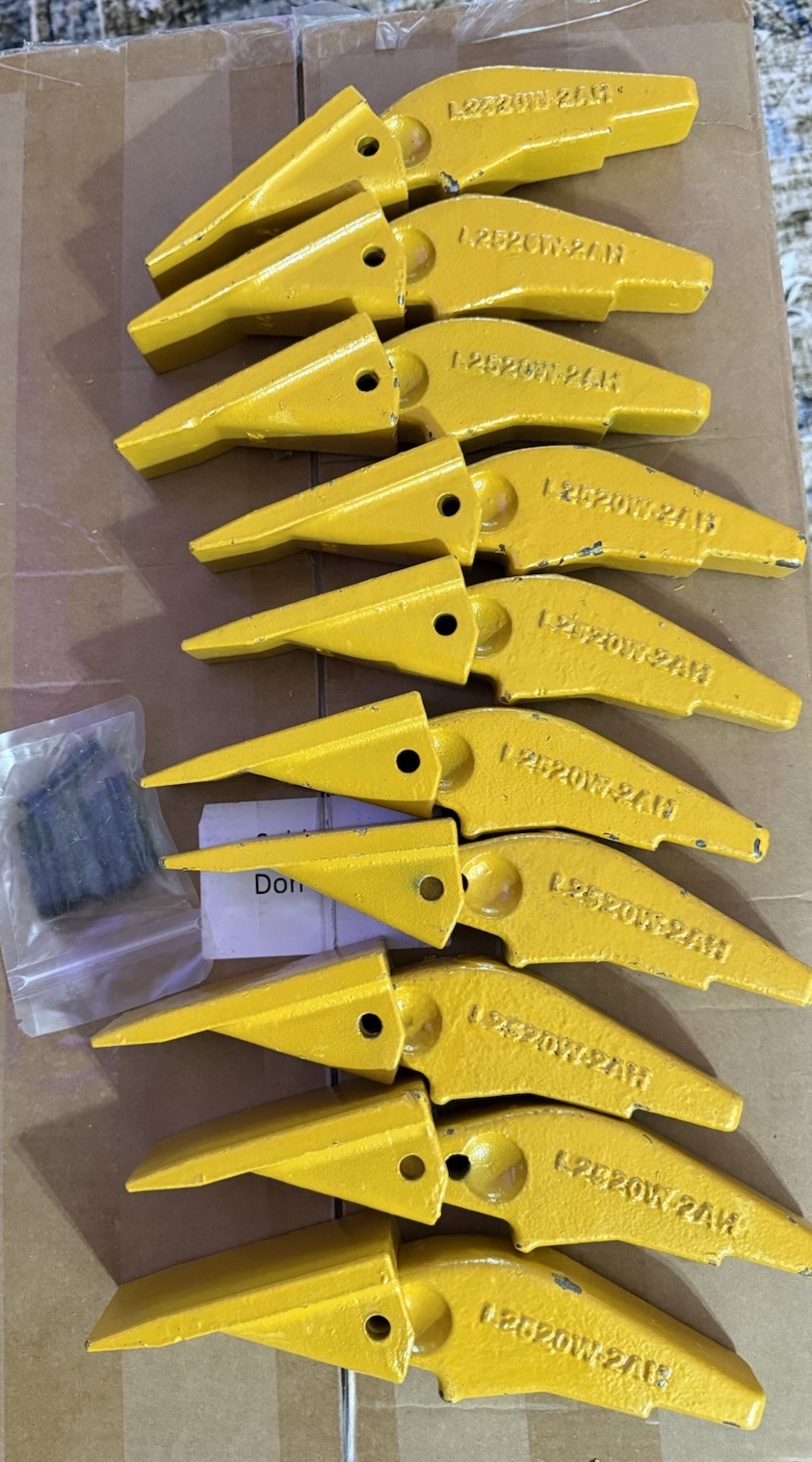 Weld-on Flush Mount L2520N-2AH Bucket Shanks 2A Bucket Teeth with Pins -10 Set Weld-on Flush Mount L2520N-2AH Bucket Shanks 2A Bucket Teeth with Pins -10 Set