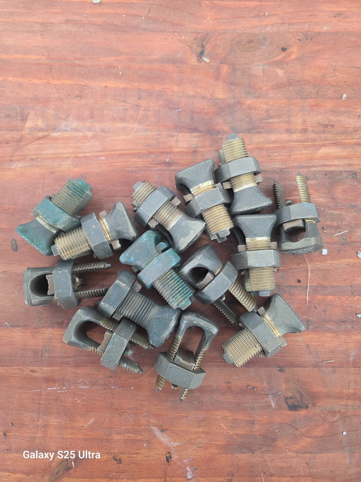 LOT OF 14 BURNDY KS29 8-250 SPLIT GROUNDING CONNECTOR SPLIT BOLT LOT OF 14 BURNDY KS29 8-250 SPLIT GROUNDING CONNECTOR SPLIT BOLT