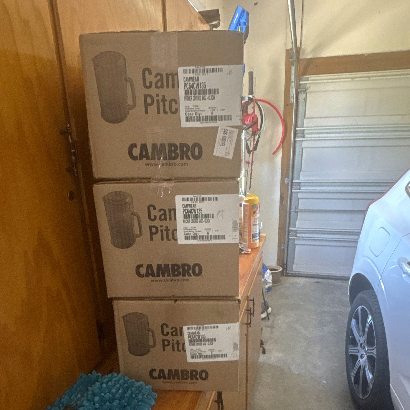 Cambro Camwear Cam Pitch Insulated Beverage Pitcher PDC4CW135 18 count. Cambro Camwear Cam Pitch Insulated Beverage Pitcher PDC4CW135 18 count.