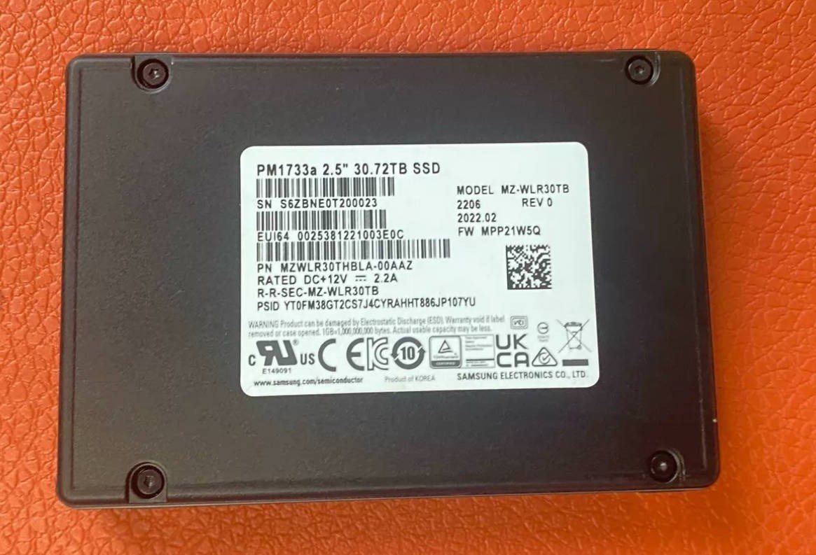 3pcs Samsung PM1733a MZ-WLR30TB 30.72TB 2.5