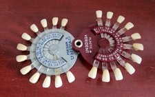 VINTAGE UNIVERSAL DENTAL CO. PORCELAIN UNIVAC. PLASTIC VERIDENT SHADE GUIDE. USA picture