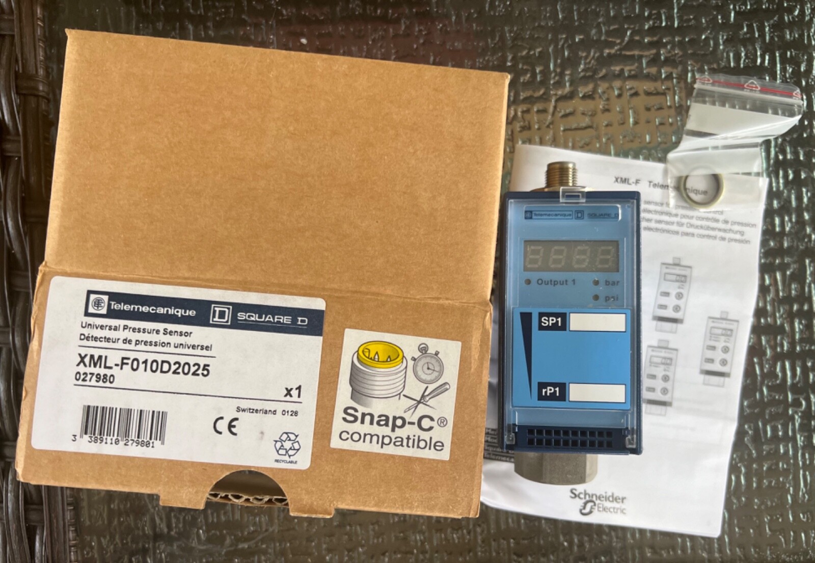 Square D / Telemecanique UNIVERSAL PRESSURE SENSOR - XML-F010D2025 with Box Square D / Telemecanique UNIVERSAL PRESSURE SENSOR - XML-F010D2025 with Box