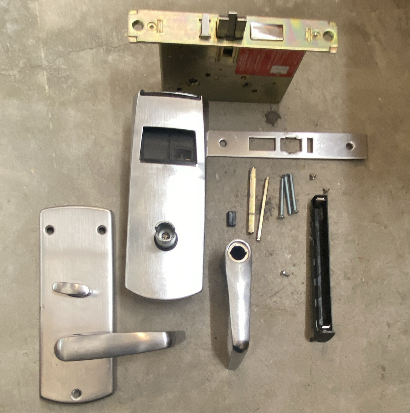Kaba ilco Commercial Door Lock Lever Trim Satin Silver Metal . Deprogrammed Kaba ilco Commercial Door Lock Lever Trim Satin Silver Metal . Deprogrammed