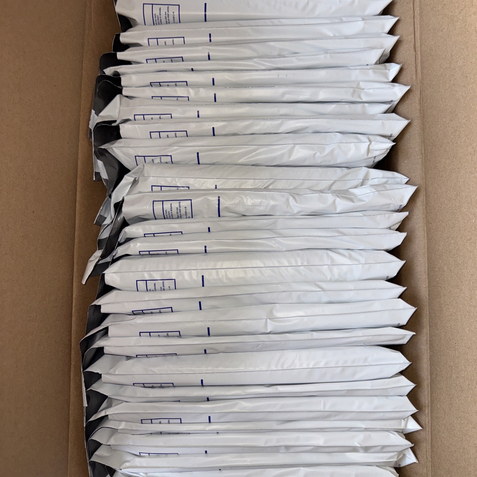 Case of Kangaroo Foam Mailer 9x11 Expanding 1 3/8 Envelope 72/units Case of Kangaroo Foam Mailer 9x11 Expanding 1 3/8 Envelope 72/units
