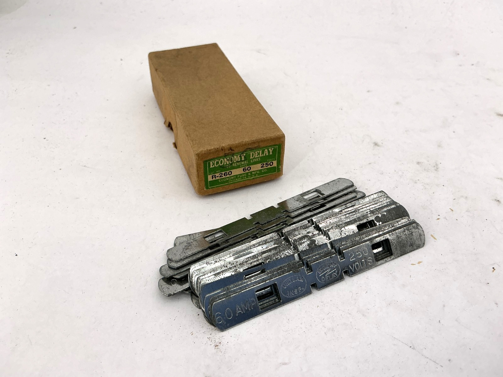 New Economy Delay R-260 Renewal Links 60A 250V R260 QTY 30 Per Box New Economy Delay R-260 Renewal Links 60A 250V R260 QTY 30 Per Box
