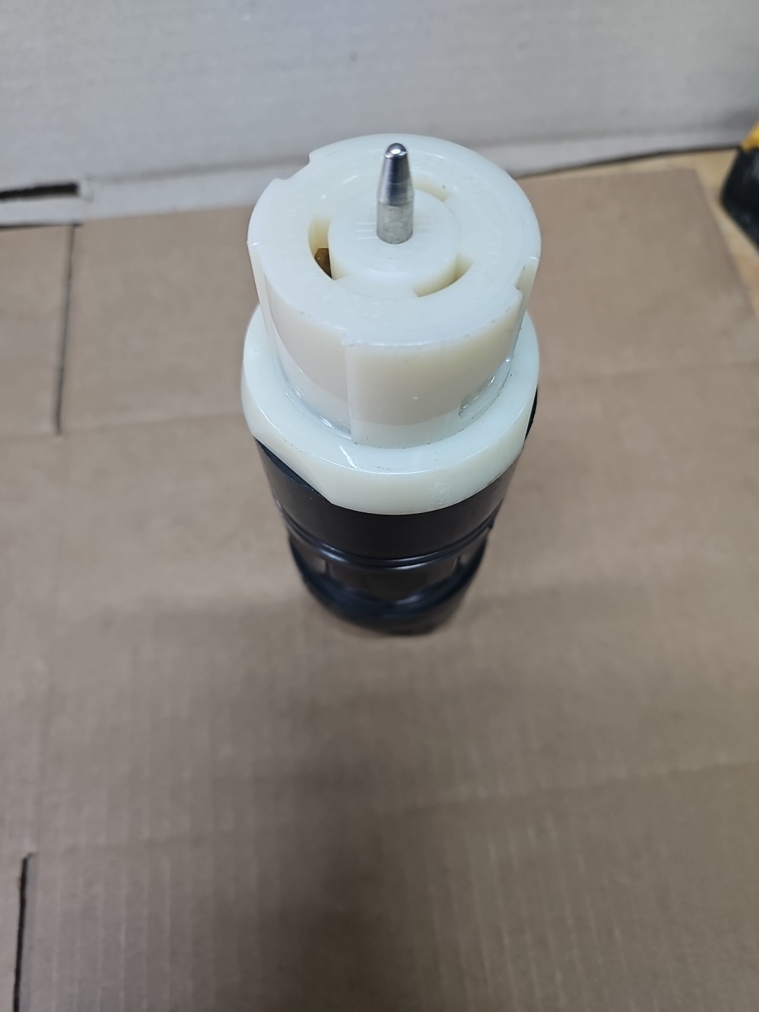 1) Leviton CS-8264C CS8264C Twist-Lock Male Locking Electrical Plug 250VAC