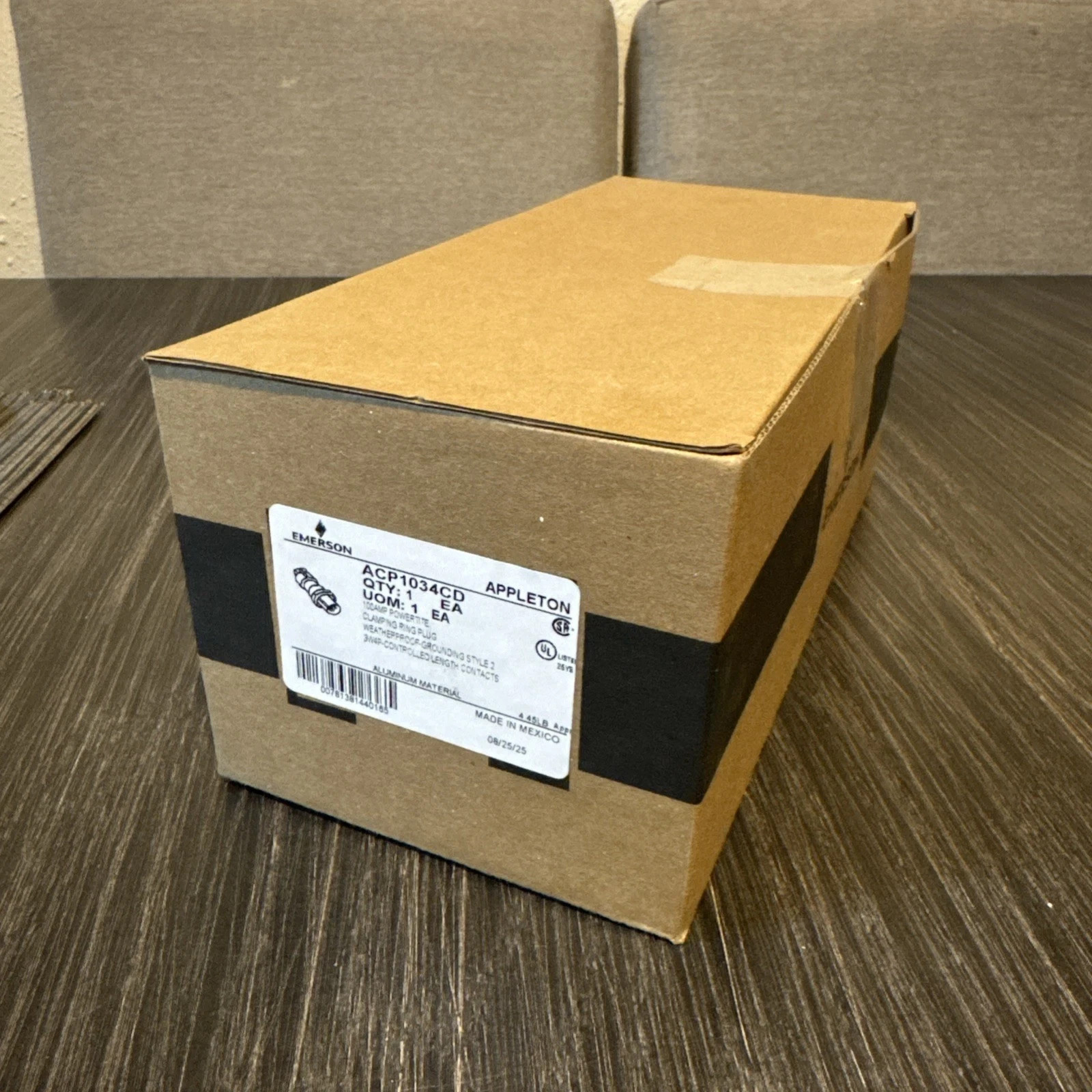 ACP1034CD Appleton Electric Plug New In Box ACP1034CD Appleton Electric Plug New In Box
