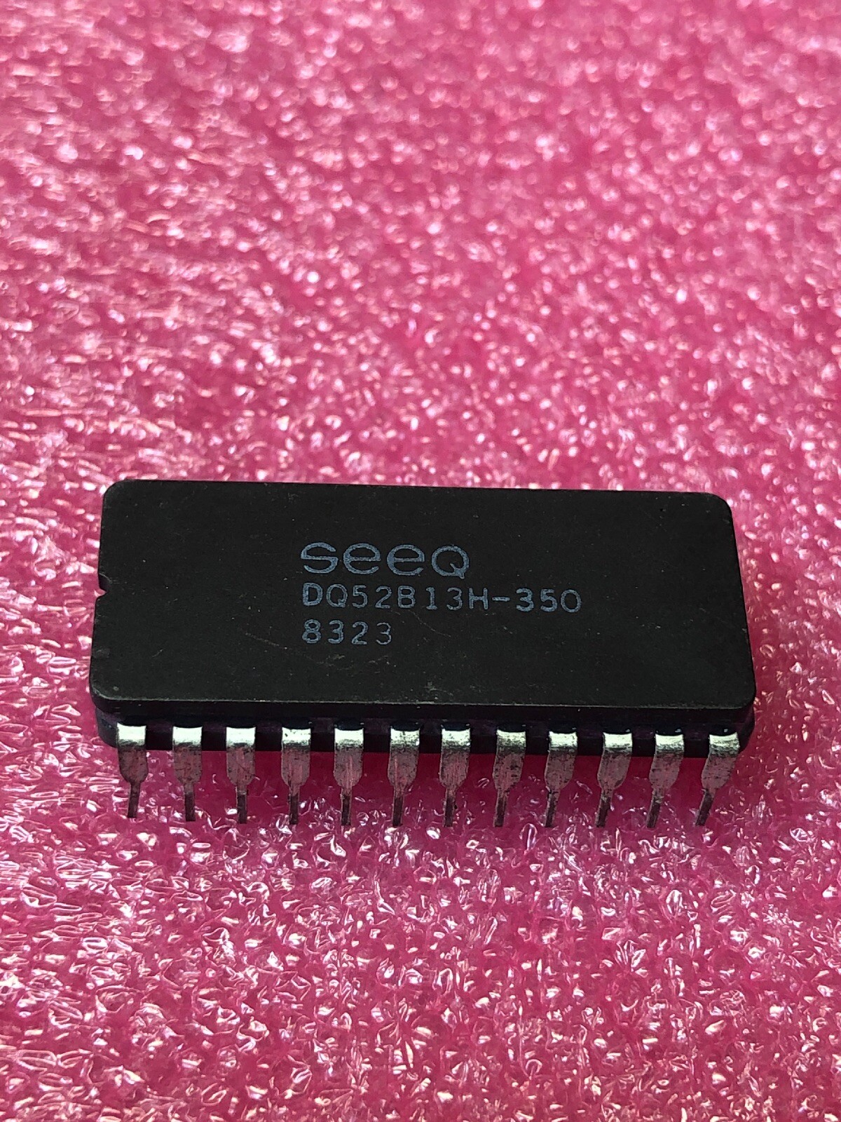 (1) SEEQ DQ52B13H-350 2Kx8 (16K)  350ns,  24 pin CERAMIC DIP EEPROM IC NOS