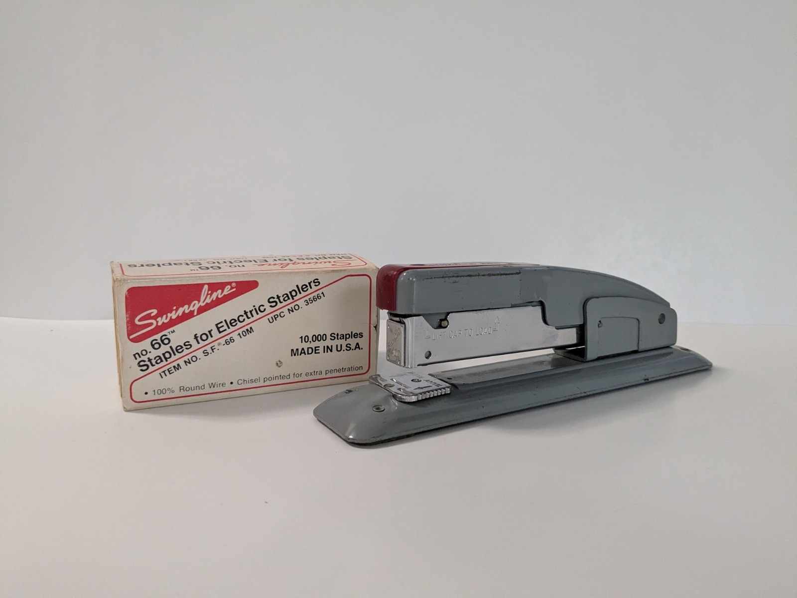 Vintage Swingline 400 S Heavy Duty Gray Red Desk Stapler USA Made Off W/ Staples Vintage Swingline 400 S Heavy Duty Gray Red Desk Stapler USA Made Off W/ Staples