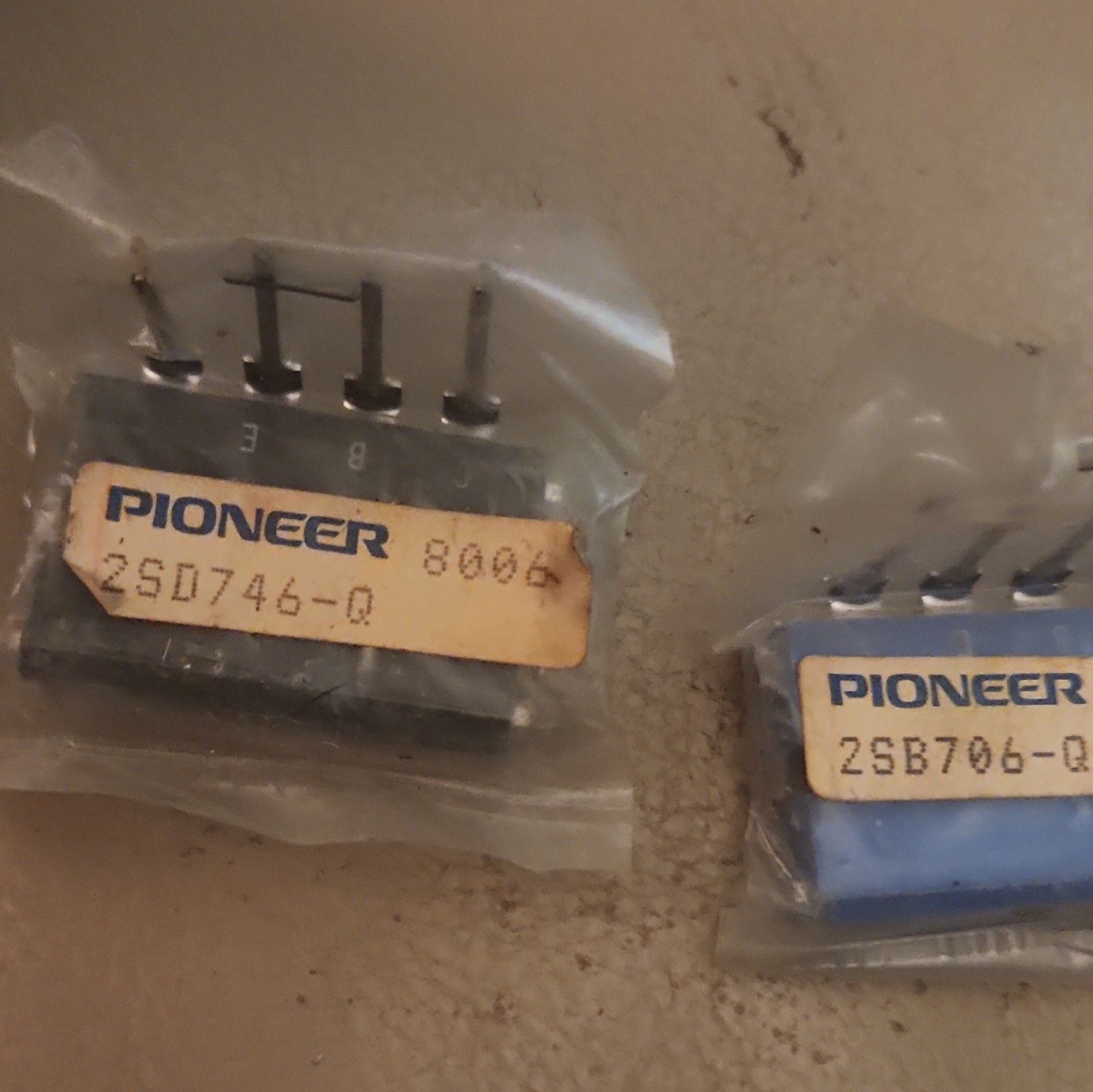 ULTRA RARE NOS Pioneer SX-1280 Output Transistor Master Set 2SD746-O 2SB706-O NE ULTRA RARE NOS Pioneer SX-1280 Output Transistor Master Set 2SD746-O 2SB706-O NE