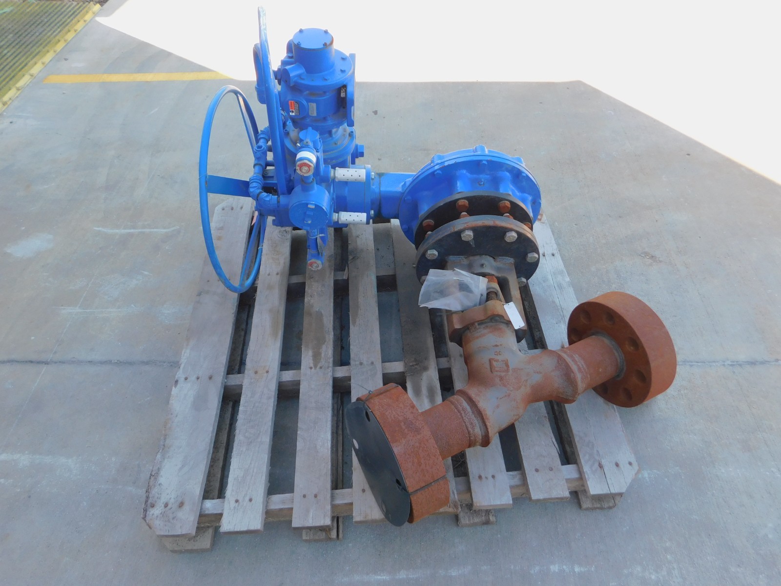 NEW Flowserve Limitorque Actuator L270 size70 Velan Y-Pattern Globe Valve 4 4500 NEW Flowserve Limitorque Actuator L270 size70 Velan Y-Pattern Globe Valve 4 4500